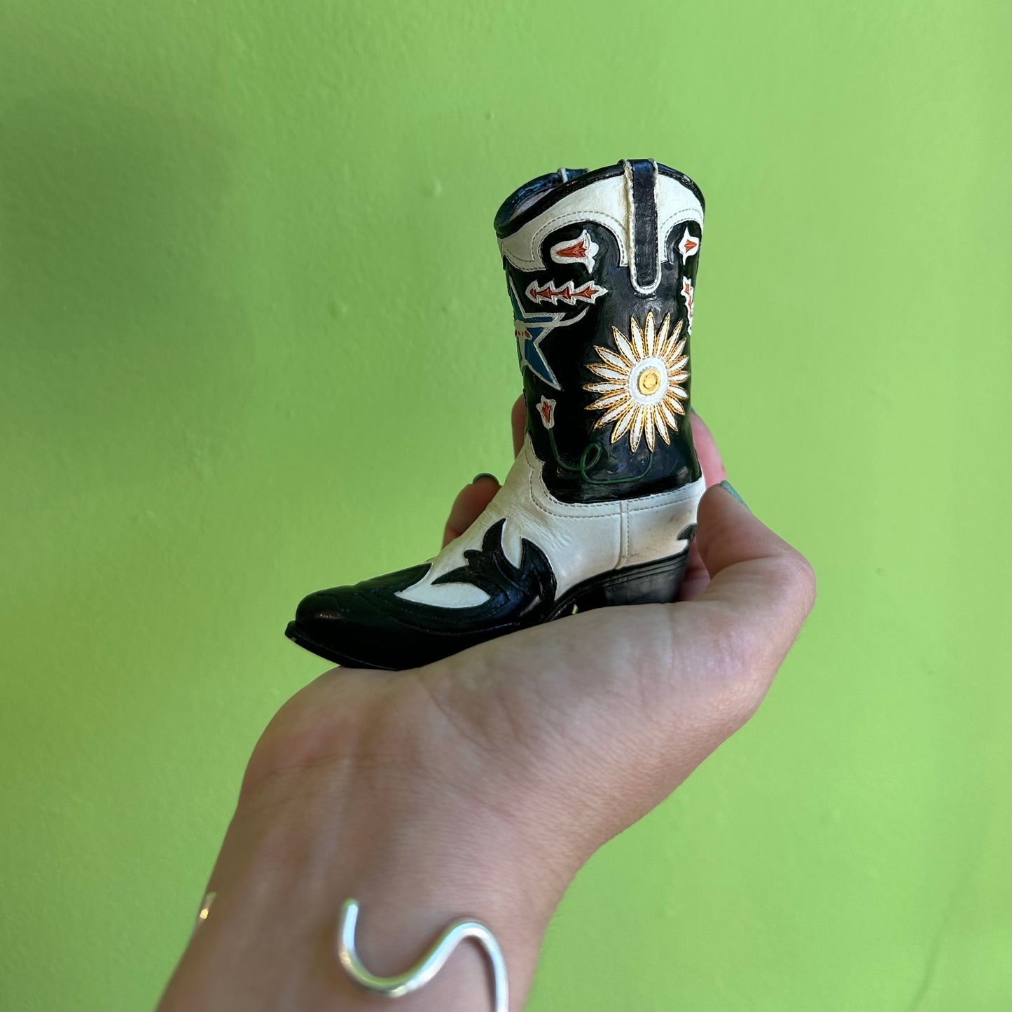 HOWDY COWBOY BOOT TCHOTCHKE!