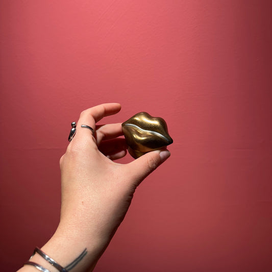 Mushy “Pucker up!” Trinket Box in “Gun Metal”